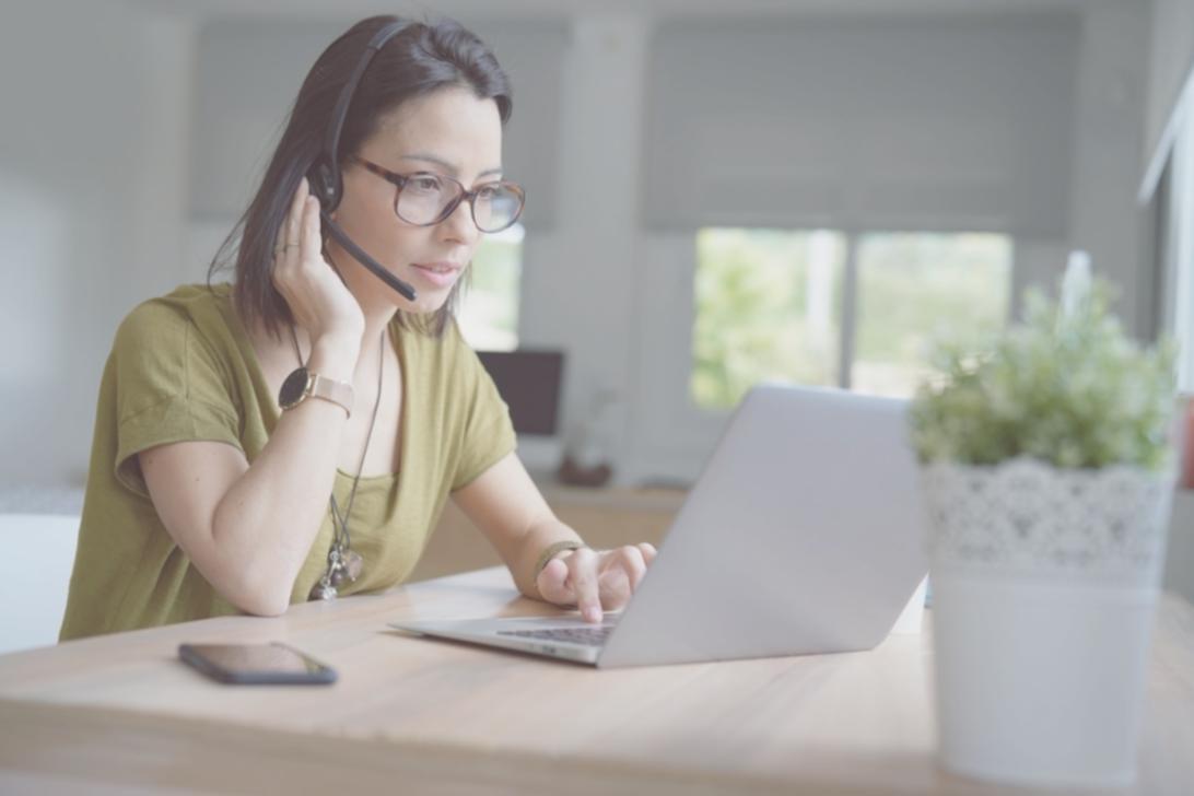 Espacio de aprendizaje colaborativo donde estudiantes interactúan con instructores